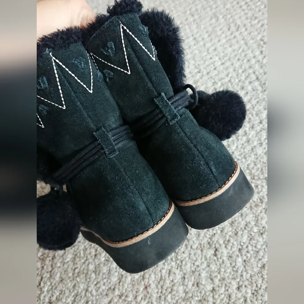 Jack Rogers Vera Suede Pom Pom Boots in black size 7